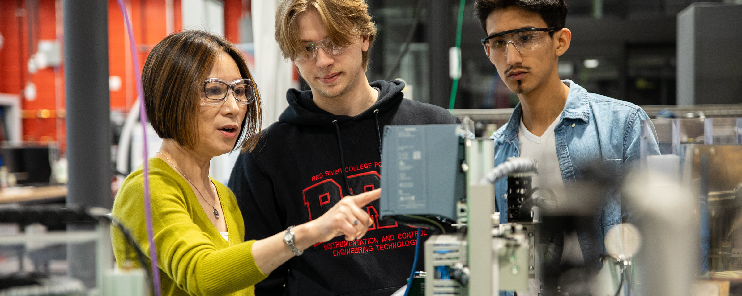 Students and instructor in an instrumentation lab
