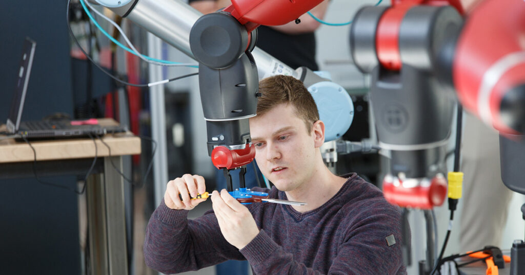 Person working in the Smart Factory