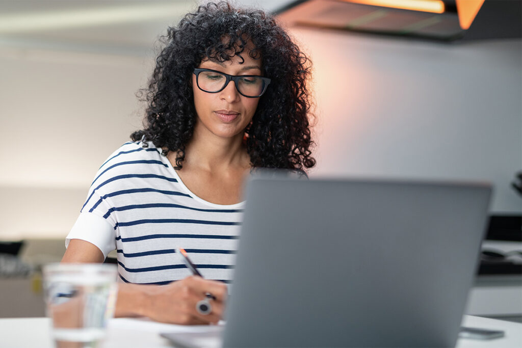 Woman sitting in front of a laptop