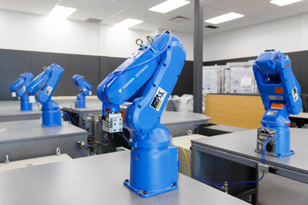 Robotic arm in a robotics lab