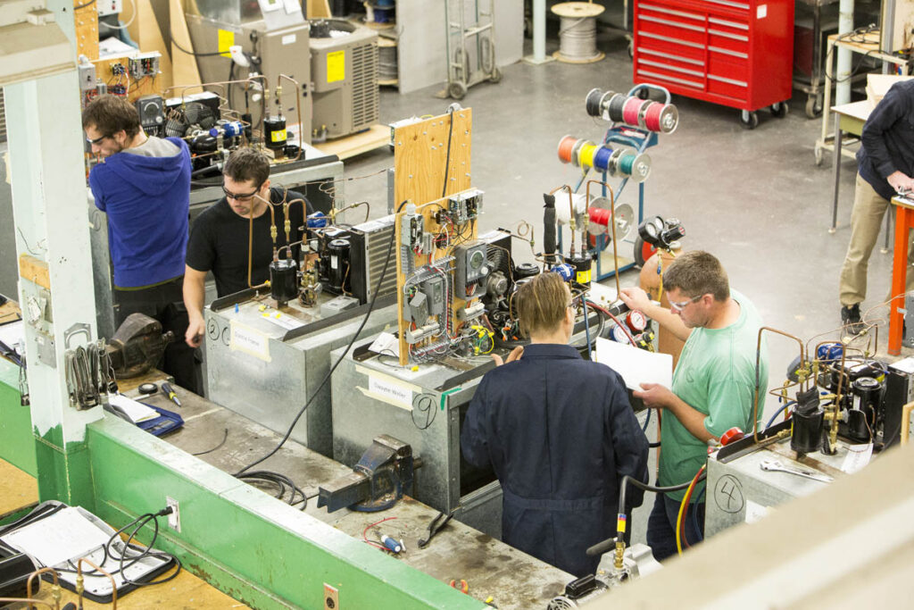 Students working in a refrigeration and air conditioning lab