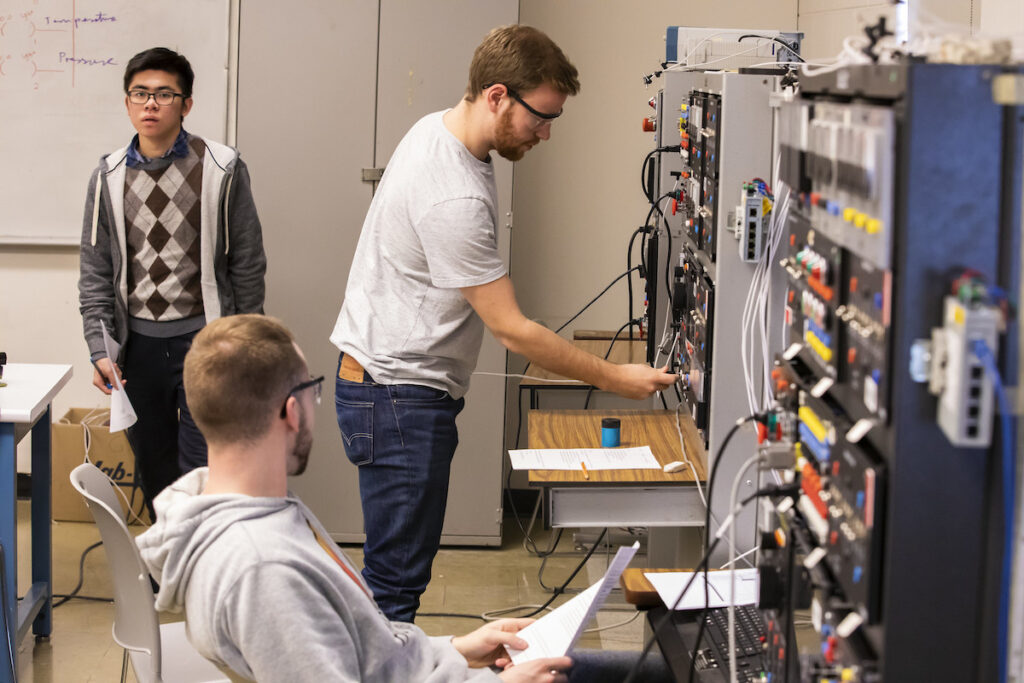 Students in electrical engineering lab