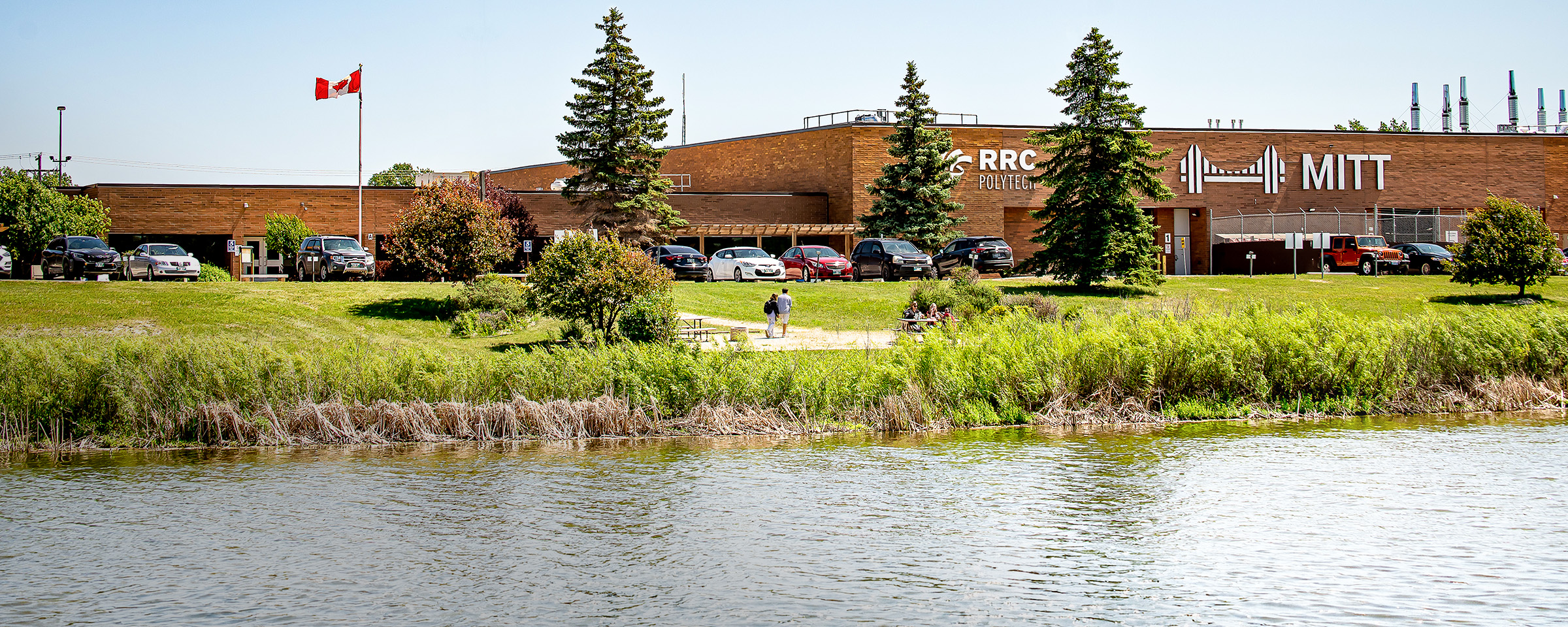 exterior shot of the south winnipeg campus building on henlow
