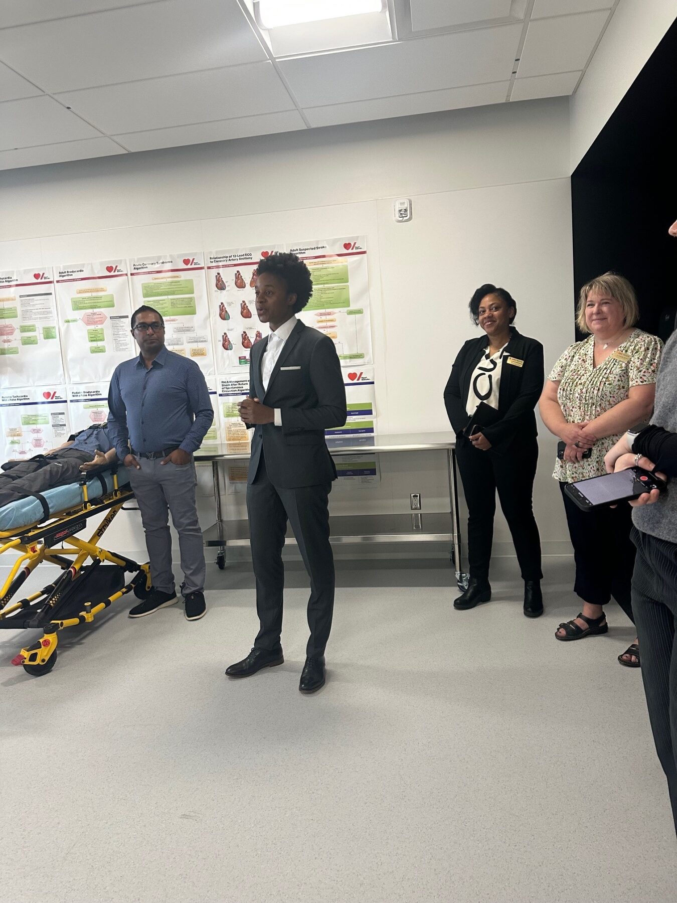 Minister Asagwara addresses students at the front of the lab.